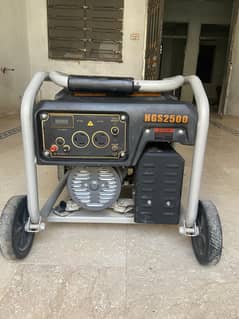 HYUNDAI HGS2500(Gasoline Generator) Almost new.