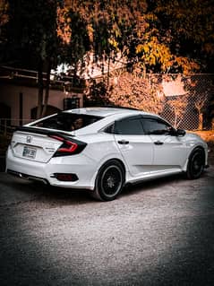 Honda civic X 2020 WHITE, Mint condition . First owner ,