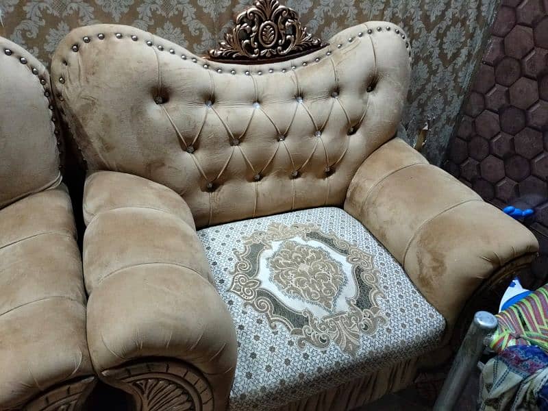 A sofa set with single 3-seater and two 1-seater in good condition 0