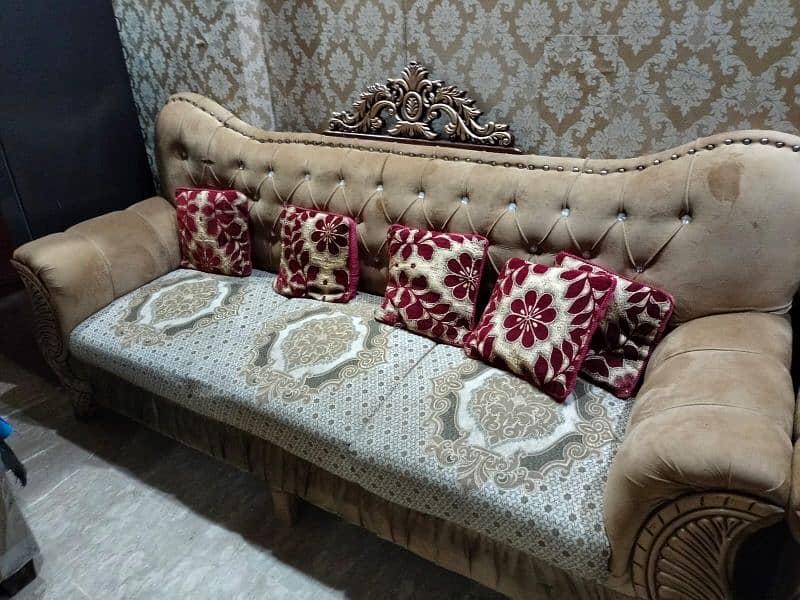 A sofa set with single 3-seater and two 1-seater in good condition 2