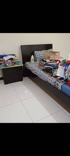 kids bed with one side table