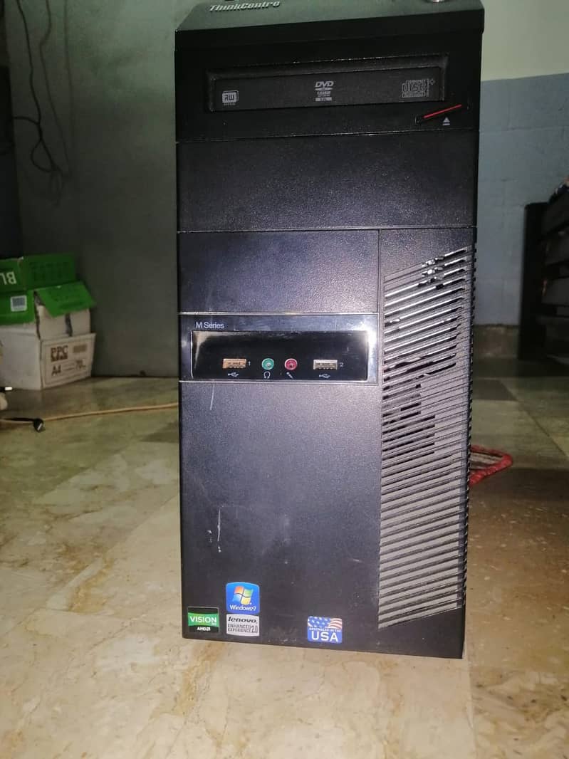 Desktop PC with LCD and Keyboard 1