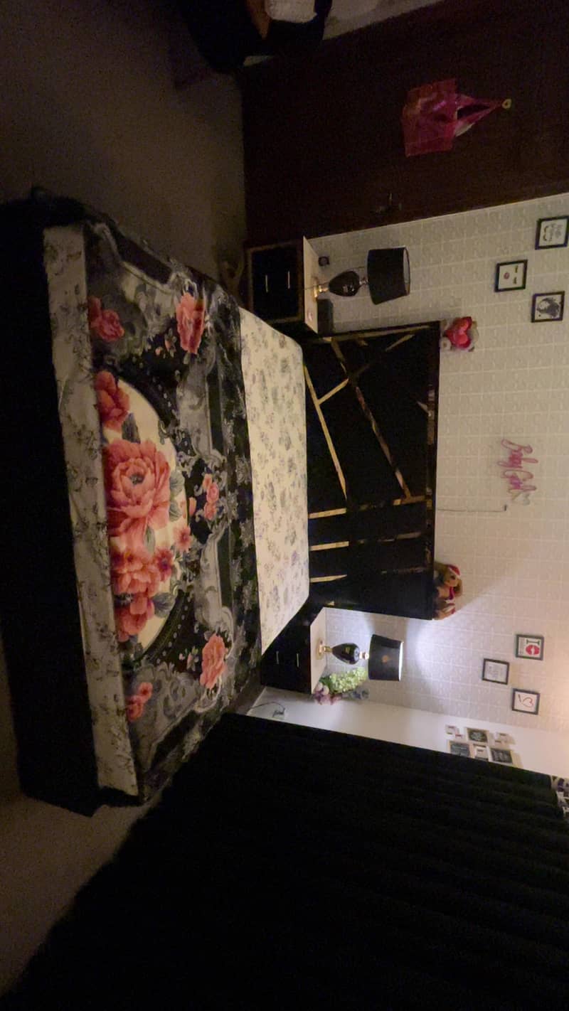 Condition good there’s just a bit of damage on the dressing table top 1