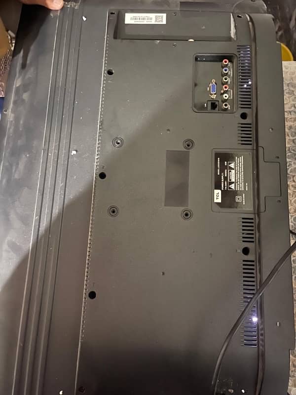 TCL orignal 32 inch smart LED display broken 0