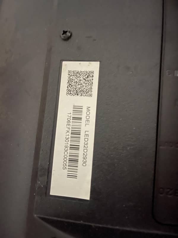 TCL orignal 32 inch smart LED display broken 2