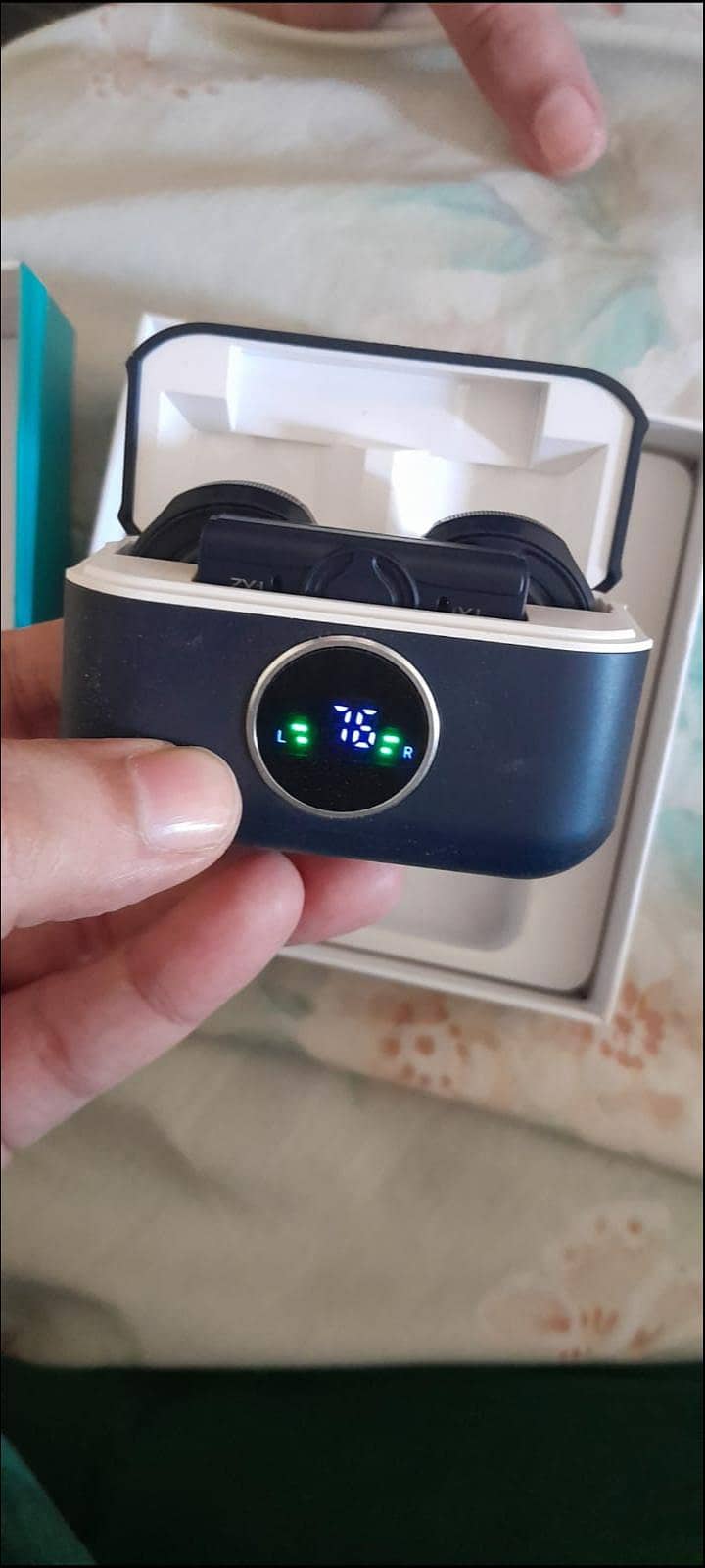 Insert and Ready-to-Use Wireless Microphone. Type-C 3