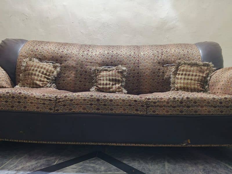 second handa poshing sofa set available better & good quality 1