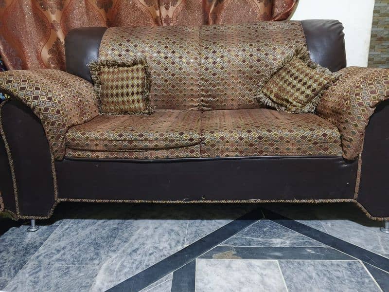 second handa poshing sofa set available better & good quality 2