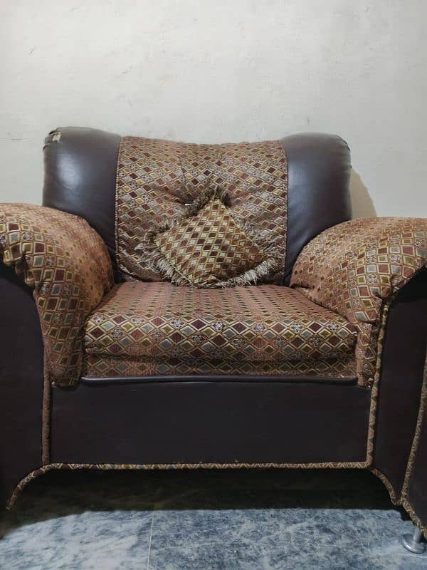 second handa poshing sofa set available better & good quality 3