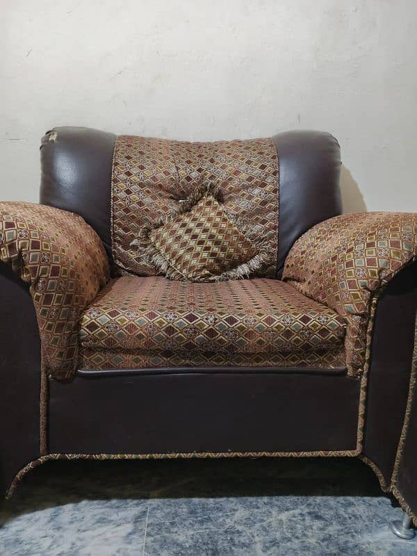 second handa poshing sofa set available better & good quality 4