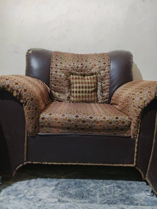 second handa poshing sofa set available better & good quality 6