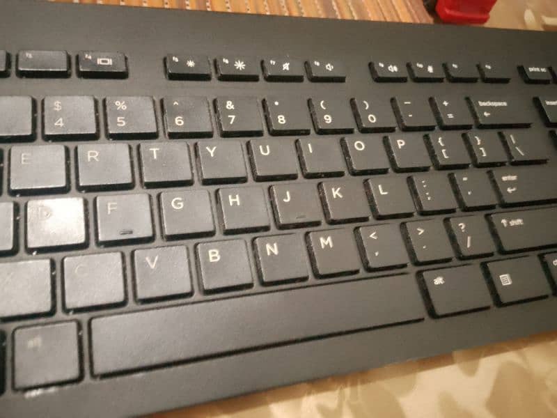 good keyboard good quality and all working condition 4