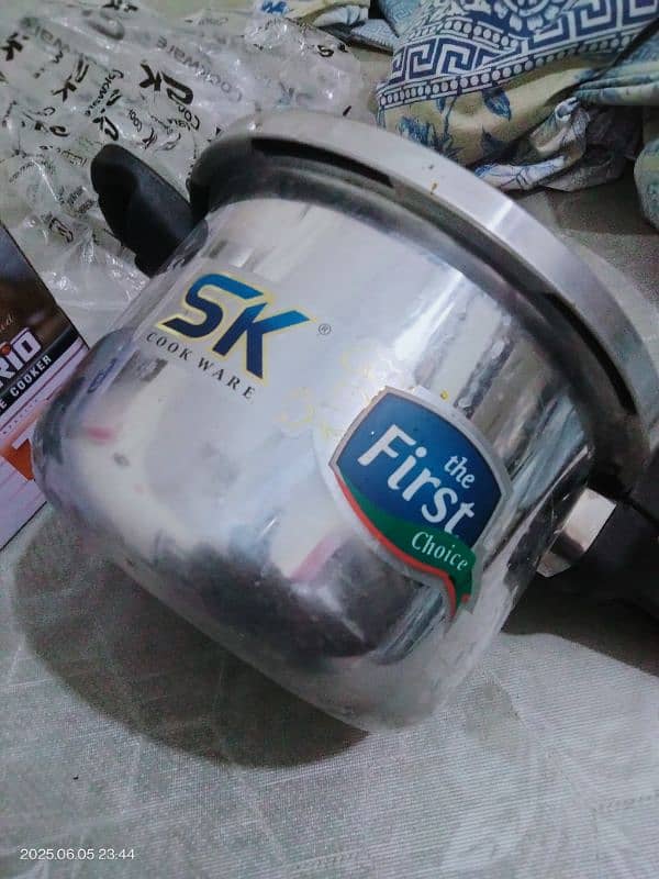 Cooker for sale just 1 time used only zero meter condition only 5k 1