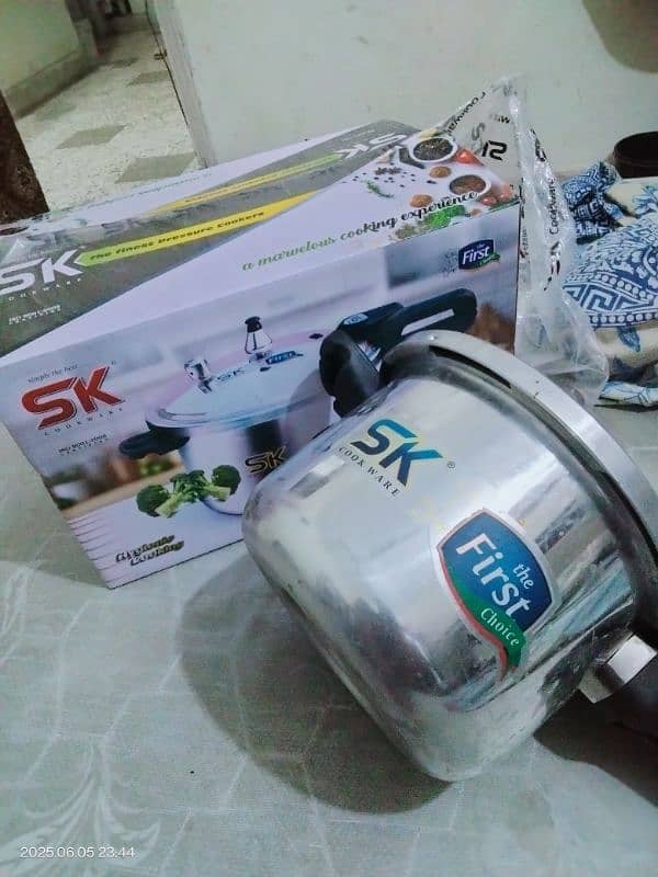 Cooker for sale just 1 time used only zero meter condition only 5k 2
