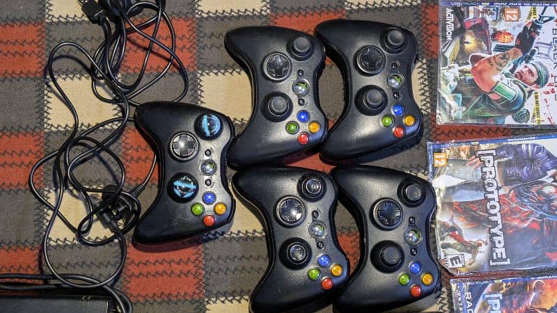 x-box 360 with 5 controllers and many games 7