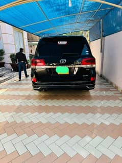 V8 AXG