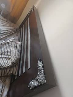 kind bed in excellent condition