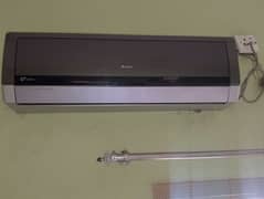 gree AC 1 ton DC inverter. 03234811011