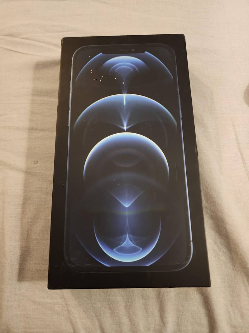 12 Pro Max. 10/10 Condition. With Box. 3