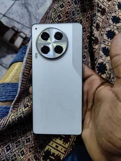 Tecno camon 30