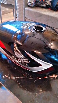 Fuel tank and side covers original 2025