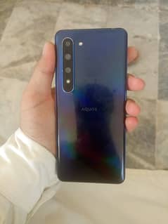 Aquos r5G