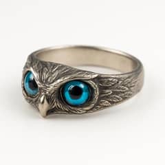 Antique-Style Owl Face Ring with Blue Gemstone Eyes – Silver Finish