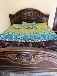 Good Condition wooden Bed