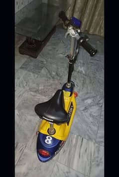 Electric scooty for kids bilkul genuine condition me