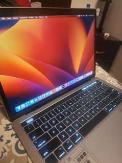 MacBook Pro 13” (2017)| Core i5 | 8GB RAM | 500GB | Touch Bar