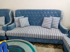 7 seater sofa set with table and pumpfiees