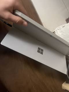 Surface 3 2in1 window 10 4hour battery