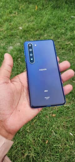 aquos r5