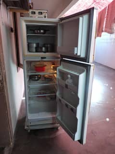 DAWLANCE FRIDGE MEDIUM SIZE