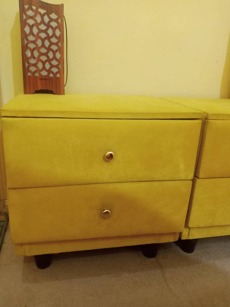 bed with side table and dressing table 4