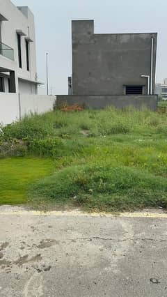 BEST LOCATION PLOT AT 100 FEET ROAD