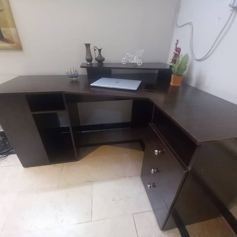 Workstation Computer Table (9.3 condition - minor scratches) 0