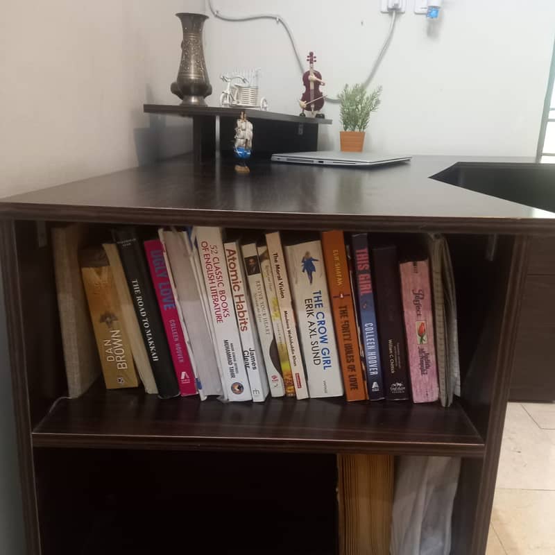 Workstation Computer Table (9.3 condition - minor scratches) 1