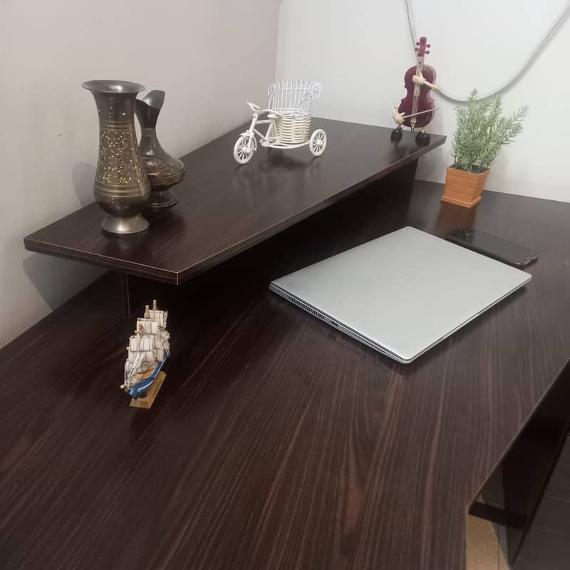 Workstation Computer Table (9.3 condition - minor scratches) 6