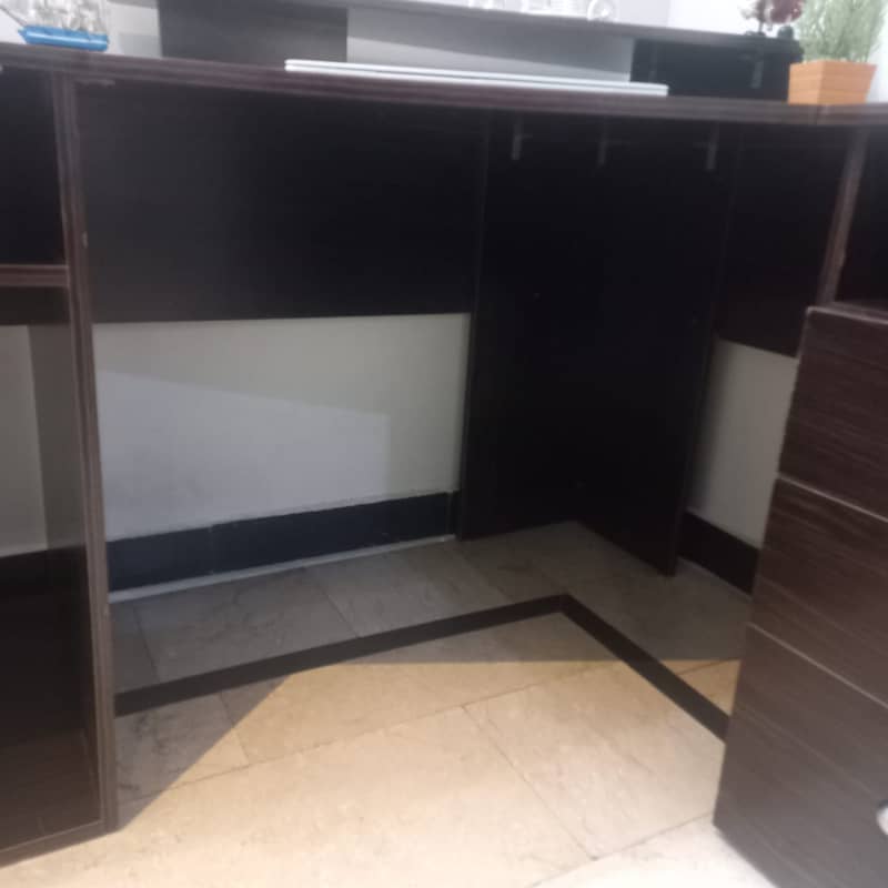 Workstation Computer Table (9.3 condition - minor scratches) 7