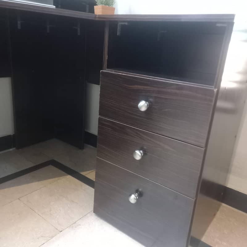 Workstation Computer Table (9.3 condition - minor scratches) 8
