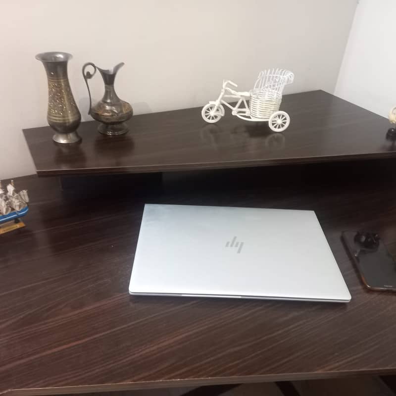Workstation Computer Table (9.3 condition - minor scratches) 9