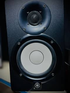 Yamaha hs5 studio monitors