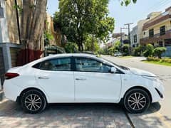 Toyota Yaris ATIV CVT 1.3 L