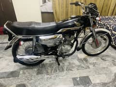 Honda125 self start lush black lover bike