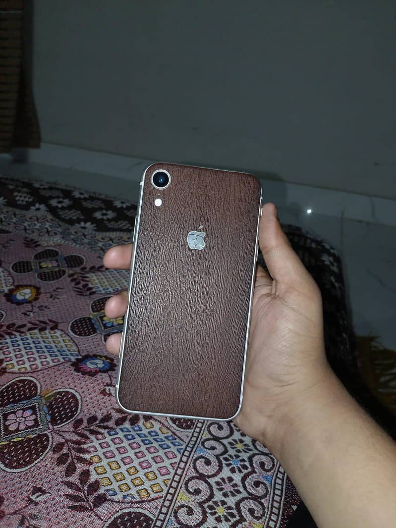 Iphone XR(non pta) + Iphone XR (JV) both seprate available 4