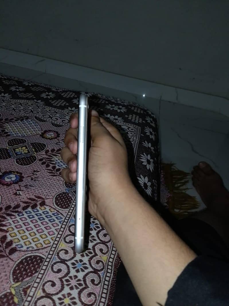 Iphone XR(non pta) + Iphone XR (JV) both seprate available 7