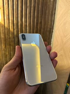 IPhone XS - Silver 10/10 , 64gb - factory unlock