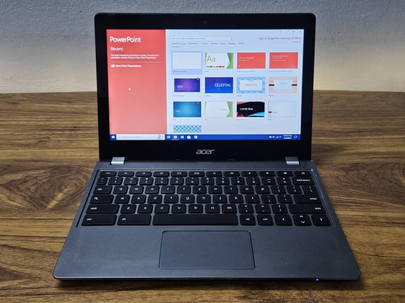 Laptop with Windows and Android both 3