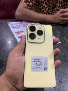 Infinix Hot 40       8. / 128.